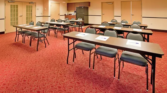 Holiday Inn Express Hotel & Suites Andover East 54 Wichita | Kansas - Wichita (ve civarı) - Andover