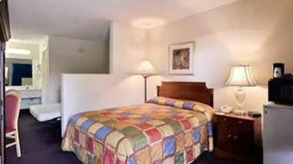 Clarion Inn & Suites | Florida - Orlando (ve civarı) - Lake Buena Vista - Disney's Maingate East