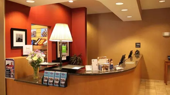 Hampton Inn & Suites Bremerton | Washington - Bremerton