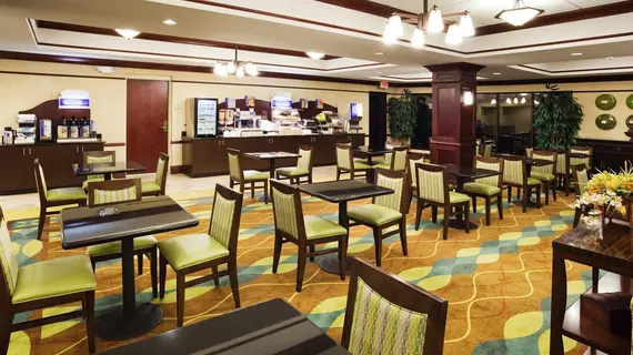 Holiday Inn Express & Suites Lebanon | Tennessee - Nashville-Davidson - Nashville (ve civarı) - Lebanon