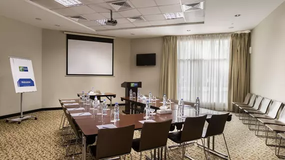 Holiday Inn Express Dubai Safa Park | Dubai - Dubai