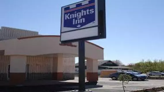 Knights Inn Orillia | Ontario - Barrie - Orillia (ve civarı) - Orillia