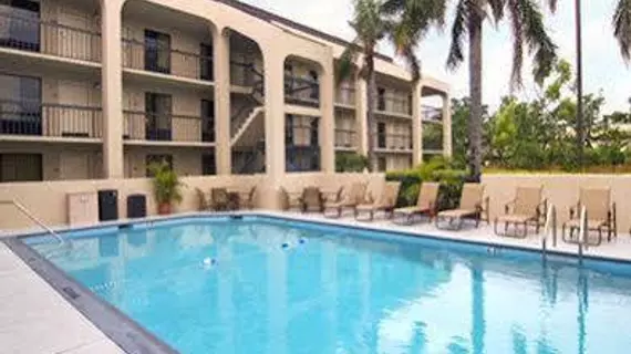 Rodeway Inn West Palm Beach Airport | Florida - Palm Beach - Batı Palm Beach (ve civarı) - West Palm Beach