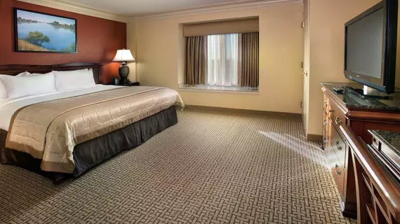 Embassy Suites Sacramento - Riverfront Promenade | Kaliforniya - Sacramento (ve civarı) - Sacramento