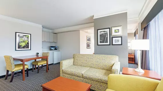 La Quinta Inn & Suites New Orleans Airport | Louisiana - New Orleans (ve civarı) - Kenner - Kenner - Louis Armstrong Uluslararası Havalimanı