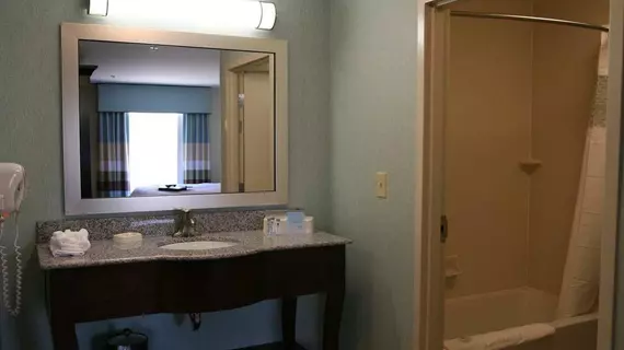 Hampton Inn & Suites Wilder | Kentucky - Covington (ve civarı) - Wilder