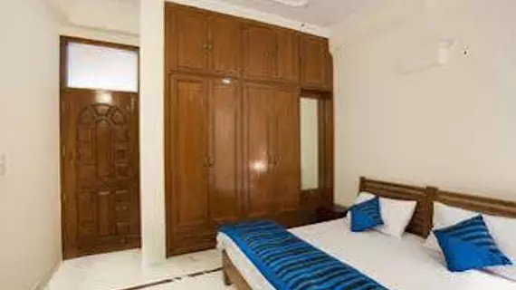 OYO Rooms Noida City Centre Premium | Batı Delhi - Ulusal Eyalet Başkenti Delhi - Delhi (ve civarı) - Noida