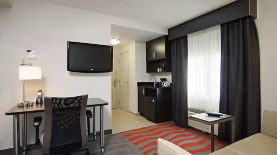 Holiday Inn Express Hotel & Suites Boston-Cambridge | Massachusetts - Cambridge - East Cambridge