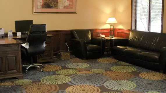 HOLIDAY INN EXPRESS WARRENSBURG | Missouri - Clinton - Warrensburg