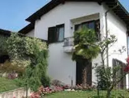 B&B Villa Patrizia | Lombardy - Como (il) - Casnate Con Bernate