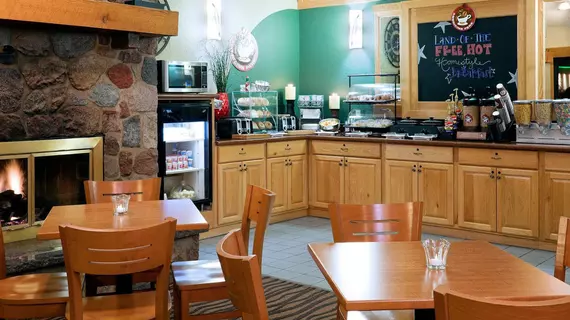 AmericInn Lodge & Suites Worthington | Minnesota - Worthington (ve civarı) - Worthington