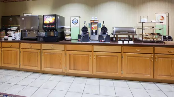 Country Inn and Suites Coralville | Iowa - Cedar Rapids - Iowa City (ve civarı) - Coralville