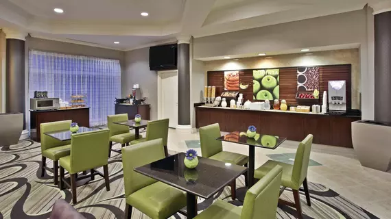 La Quinta Inn & Suites Birmingham Hoover | Alabama - Birmingham (ve civarı) - Bessemer - Hoover