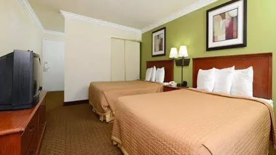 Rodeway Inn & Suites Canyon Lake | Kaliforniya - Riverside County - Temecula (ve civarı) - Canyon Lake