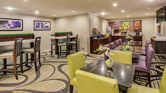 La Quinta Inn Cleveland Airport North | Ohio - Cleveland (ve civarı) - Cleveland