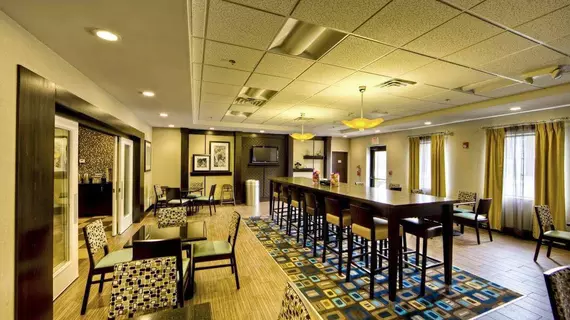 Hampton Inn & Suites Cleveland-Airport/Middleburg Heights | Ohio - Cleveland (ve civarı) - Middleburg Heights