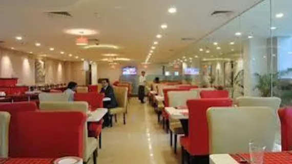 Xenious World Square Hotel | Batı Delhi - Ulusal Eyalet Başkenti Delhi - Delhi (ve civarı) - Noida