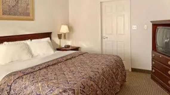 Days Inn and Suites Orlando/UCF Research Park | Florida - Orlando (ve civarı) - Orlando