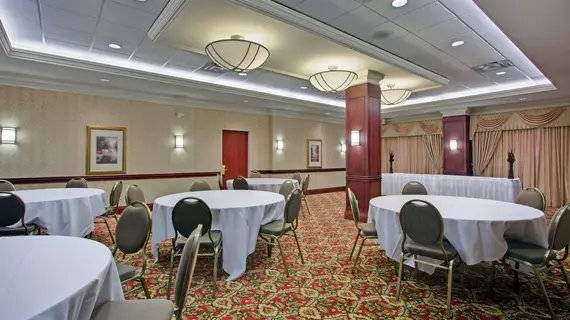 Holiday Inn Express Hotel & Suites Milton | Ontario - Milton