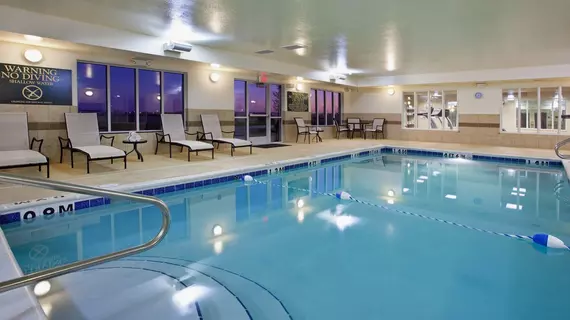 Holiday Inn Express Hotel & Suites Portland | Indiana - Muncie (ve civarı) - Portland