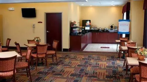 Comfort Inn & Suites Kent | Ohio - Summit İlçesi - Akron (ve civarı) - Kent