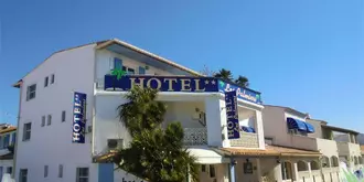 Hotel Les Palmiers En Camargue