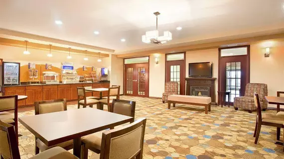 Holiday Inn Express Le Roy | İllinois - Bloomington (ve civarı) - Le Roy