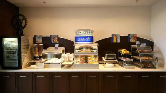 Holiday Inn Express Hotel & Suites Terre Haute | Indiana - Terre Haute (ve civarı) - Terre Haute