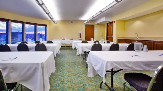 Holiday Inn Express Waterloo-Cedar Falls | Iowa - Waterloo (ve civarı) - Waterloo