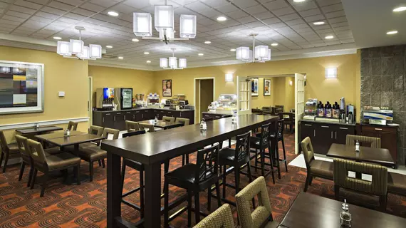 Holiday Inn Express Hotel & Suites Boston-Cambridge | Massachusetts - Cambridge - East Cambridge