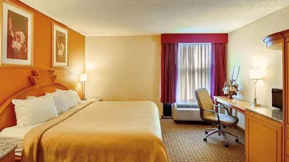 Quality Inn & Suites Shelbyville | Indiana - Indianapolis (ve civarı) - Shelbyville