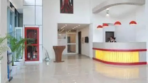 Xenious World Square Hotel | Batı Delhi - Ulusal Eyalet Başkenti Delhi - Delhi (ve civarı) - Noida