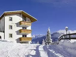 Hotel Gerstl | Trentino-Alto Adige - Güney Tirol (il) - Malles Venosta - Slingia