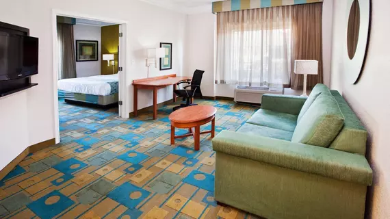 La Quinta Inn & Suites Greenville Haywood | Güney Karolayna - Greenville - Spartanburg (ve civarı) - Greenville