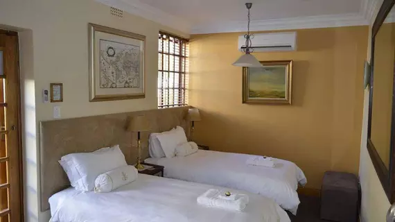 Woodlands Guest House | Western Cape (il) - West Coast DC - Drakenstein - Cape Town (ve civarı) - Cape Town - Somerset West