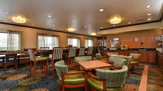 Holiday Inn Express Portland SE - Clackamas Area | Oregon - Portland (ve civarı) - Gladstone