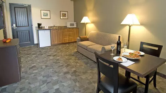 Midland Inn & Suites | Ontario - Barrie - Orillia (ve civarı) - Midland