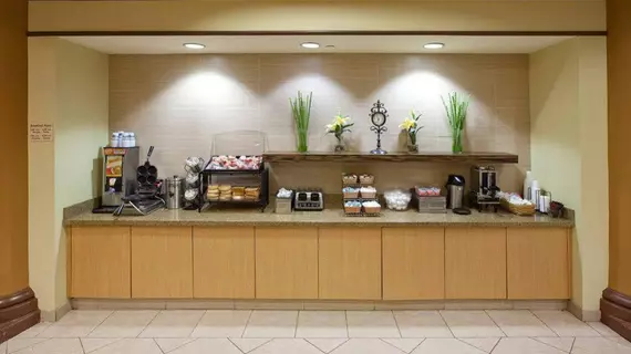 La Quinta Inn & Suites Alexandria Airport | Louisiana - Alexandria (ve civarı) - Alexandria