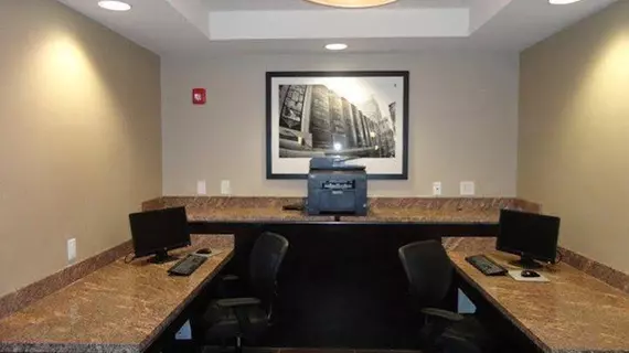 HOLIDAY INN EXPRESS & SUITES K | Kansas - Kansas City (ve civarı) - Kansas City