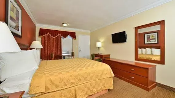 Rodeway Inn & Suites Canyon Lake | Kaliforniya - Riverside County - Temecula (ve civarı) - Canyon Lake