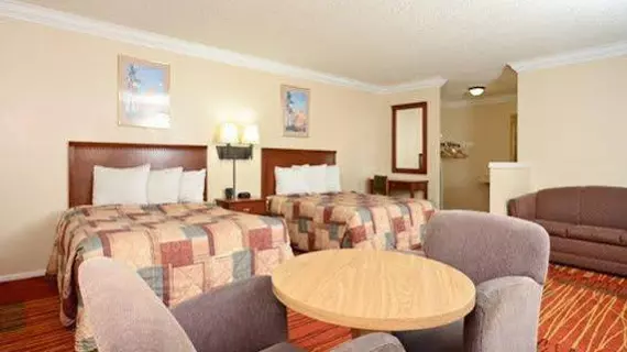 Rodeway Inn & Suites Canyon Lake | Kaliforniya - Riverside County - Temecula (ve civarı) - Canyon Lake