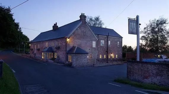 The Three Daggers | Wiltshire (kontluk) - Westbury - Edington