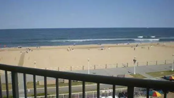 Quality Inn and Suites Oceanfront | Virginia - Norfolk - Virginia Beach (ve civarı) - Virginia Beach