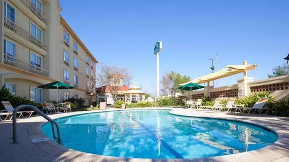 La Quinta Inn & Suites Alexandria Airport | Louisiana - Alexandria (ve civarı) - Alexandria