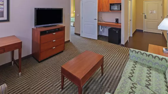 La Quinta Inn & Suites Cleveland | Teksas - Conroe (ve civarı) - Cleveland