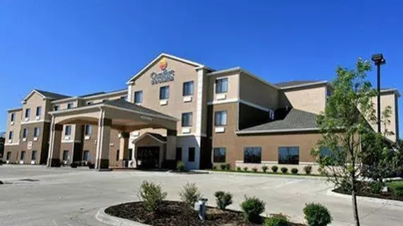 Comfort Inn & Suites Lawrence | Kansas - Topeka (ve civarı) - Lawrence