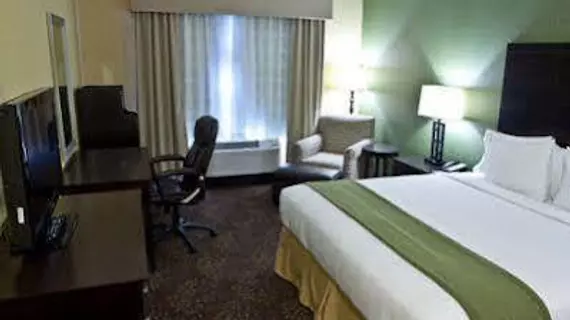 Holiday Inn Express and Suites Detroit North-Troy | Michigan - Detroit (ve civarı) - Troy