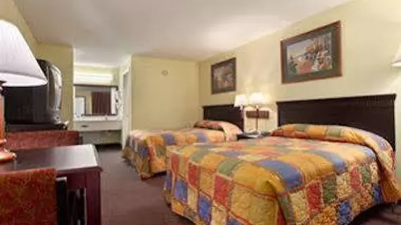 Clarion Inn & Suites | Florida - Orlando (ve civarı) - Lake Buena Vista - Disney's Maingate East