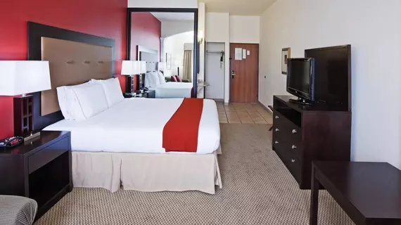 Holiday Inn Express Hotel & Suites Oklahoma City - Penn Square | Oklahoma - Oklahoma City (ve civarı) - Oklahoma