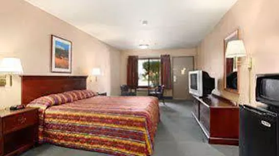 Days Inn Fontana / Rialto | Kaliforniya - San Bernardino County - San Bernardino (ve civarı) - Rialto